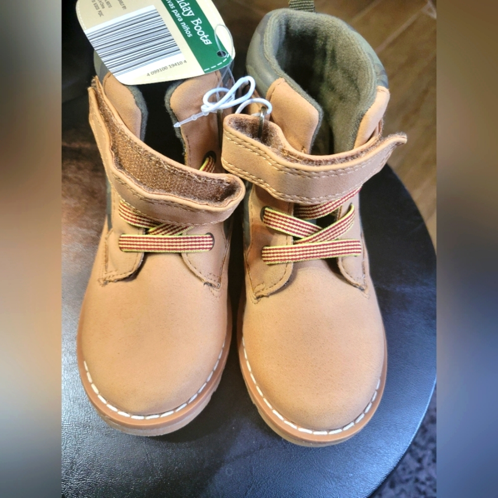 NWT lily and Dan toddler size 7/8 boots.